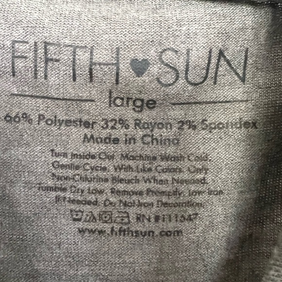 Fifth Sun Women’s Graphic Cowl Neck Lightweight Sweatshirt Size Large - Picture 2 of 3